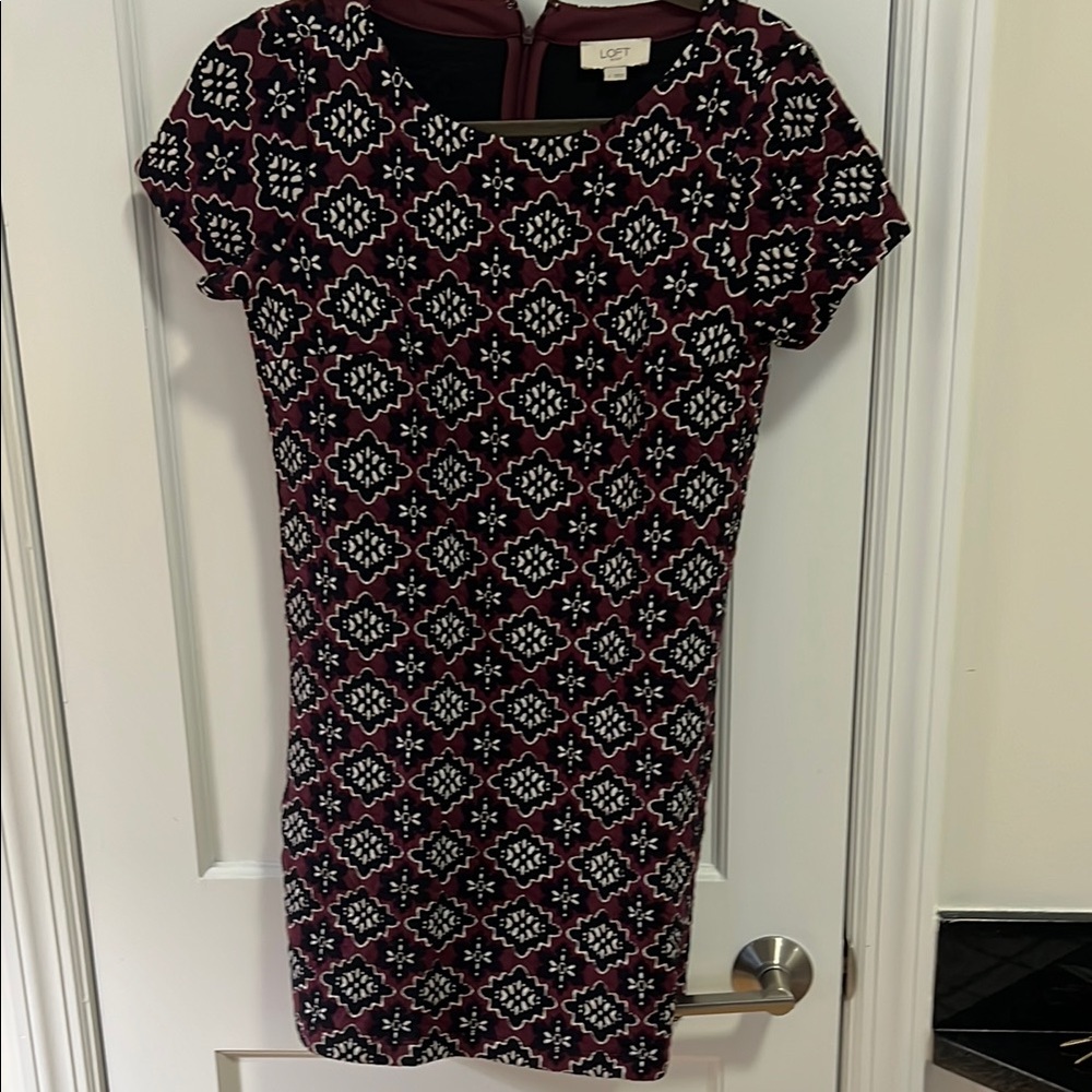 LOFT Burgundy Sheath Dress Scoop Neck Short Sleeve